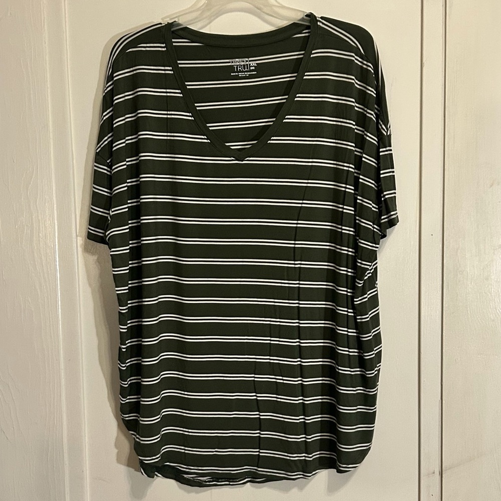 Time and Tru Women’s Plus Size XXL/20 Core V-neck T-shirt